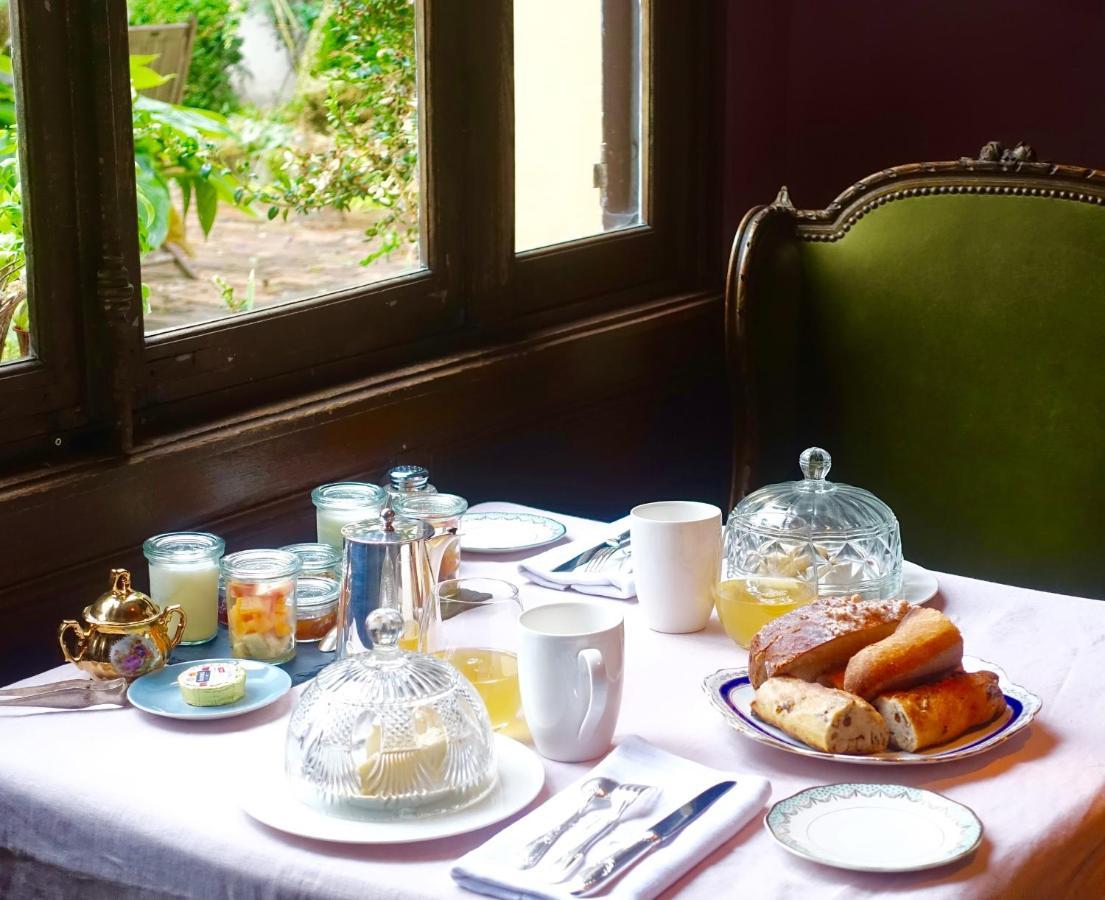 Le Jardin De La Cathedrale Bed & Breakfast ทรัวส์ ภายนอก รูปภาพ