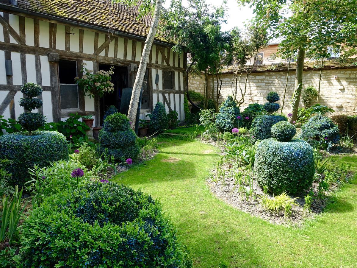 Le Jardin De La Cathedrale Bed & Breakfast ทรัวส์ ภายนอก รูปภาพ