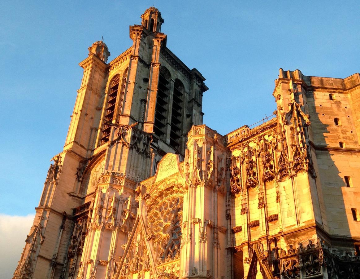 Le Jardin De La Cathedrale Bed & Breakfast ทรัวส์ ภายนอก รูปภาพ
