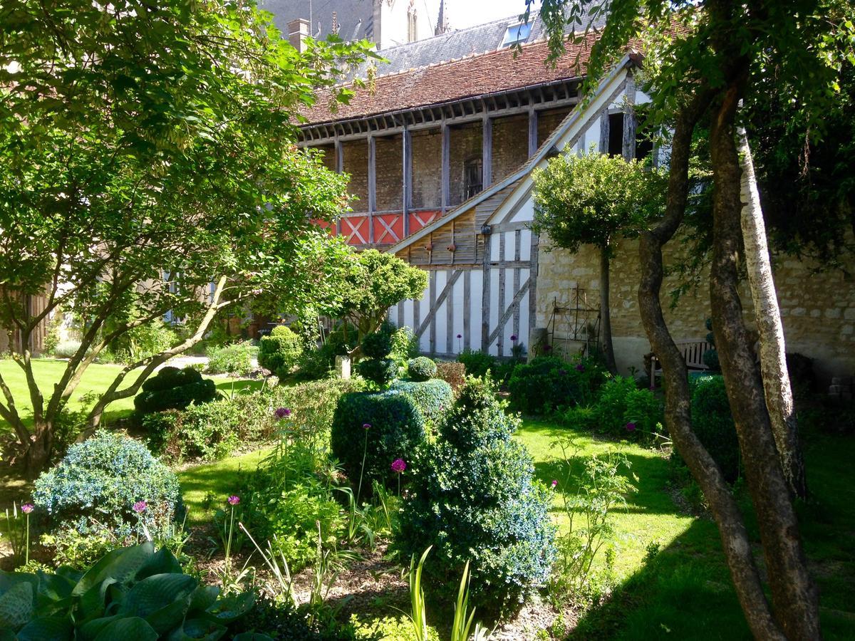 Le Jardin De La Cathedrale Bed & Breakfast ทรัวส์ ภายนอก รูปภาพ