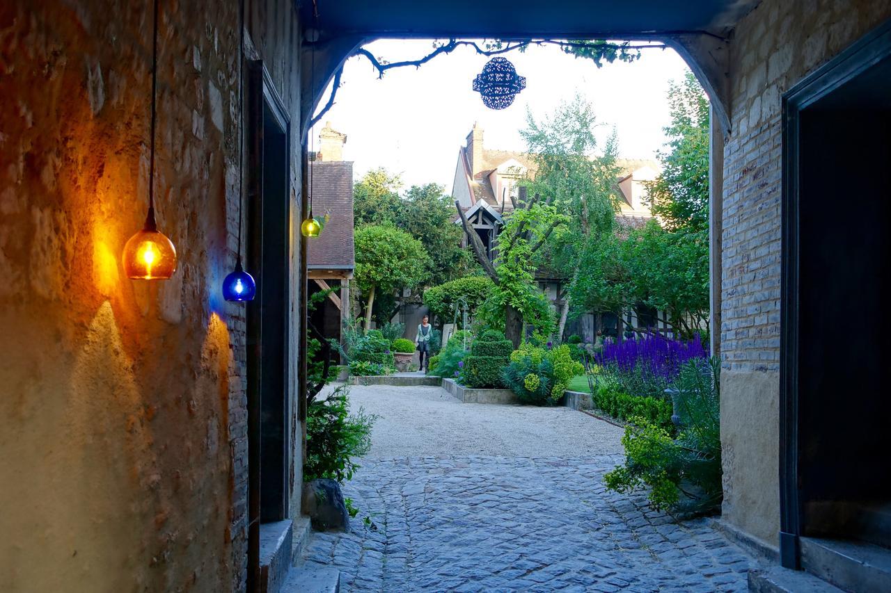 Le Jardin De La Cathedrale Bed & Breakfast ทรัวส์ ภายนอก รูปภาพ